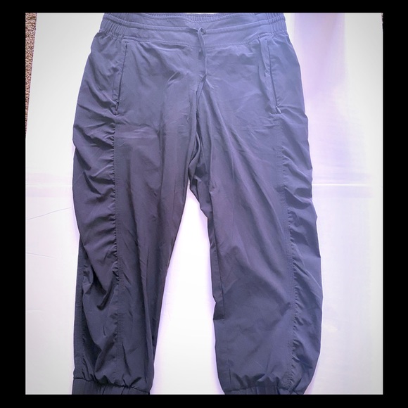 Athleta Pants - Athleta Cropped Joggers Sz 2